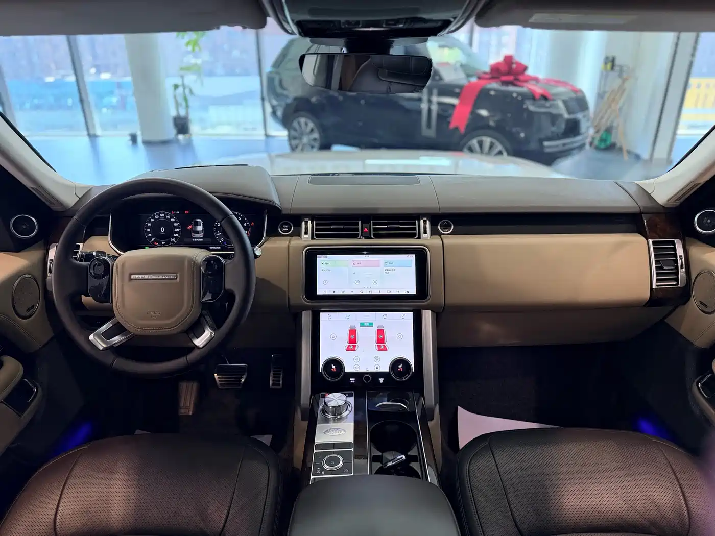 Land Rover Range Rover 2020 3.0 L6 Heritage Extended Edition фото 16