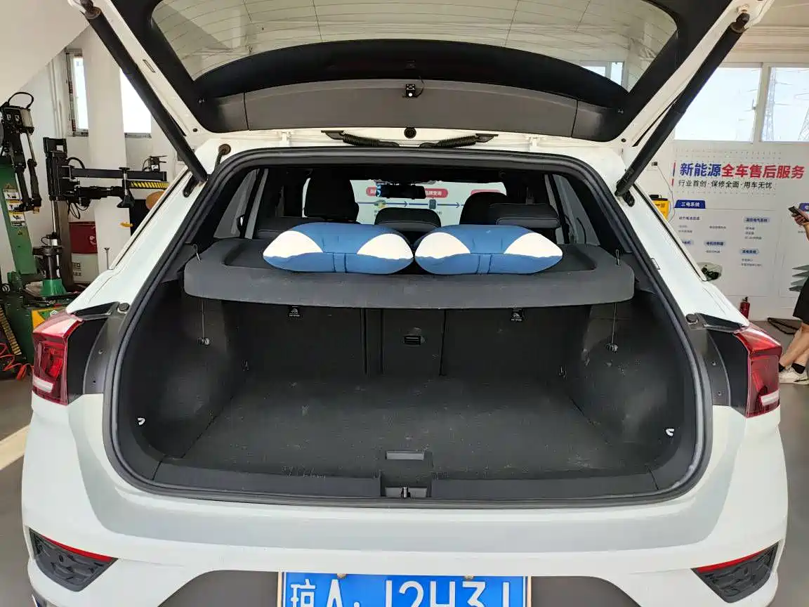 VOLKSWAGEN T ROC EXPLORING SONGS