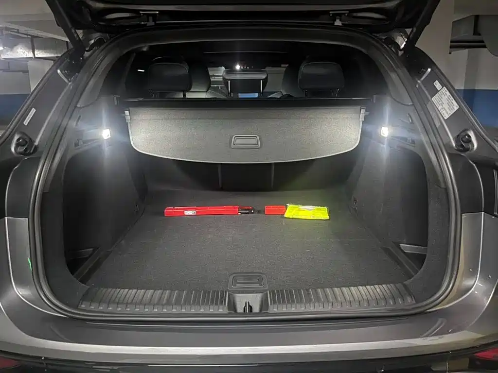Фото 5 - Audi Q6L e-tron