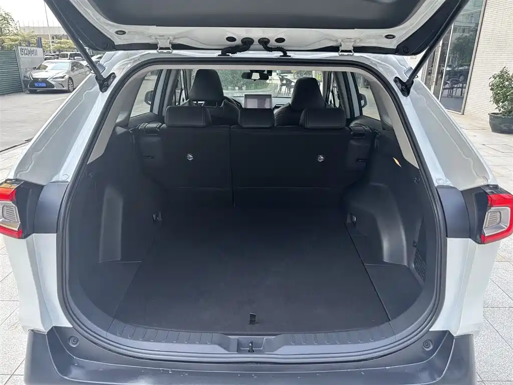 Toyota Wildlander 2022 2.0L CVT FWD Luxury PLUS Edition фото 20