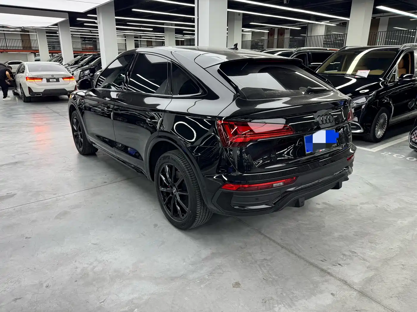 Фото 13 - Audi Q5L
