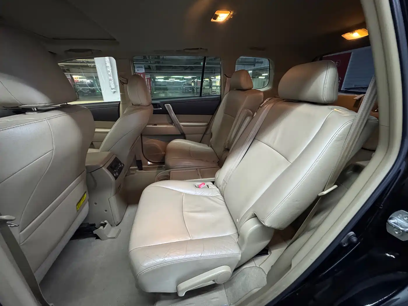 Toyota Highlander 2011 2.7L 2WD 7-seat Luxury фото 10