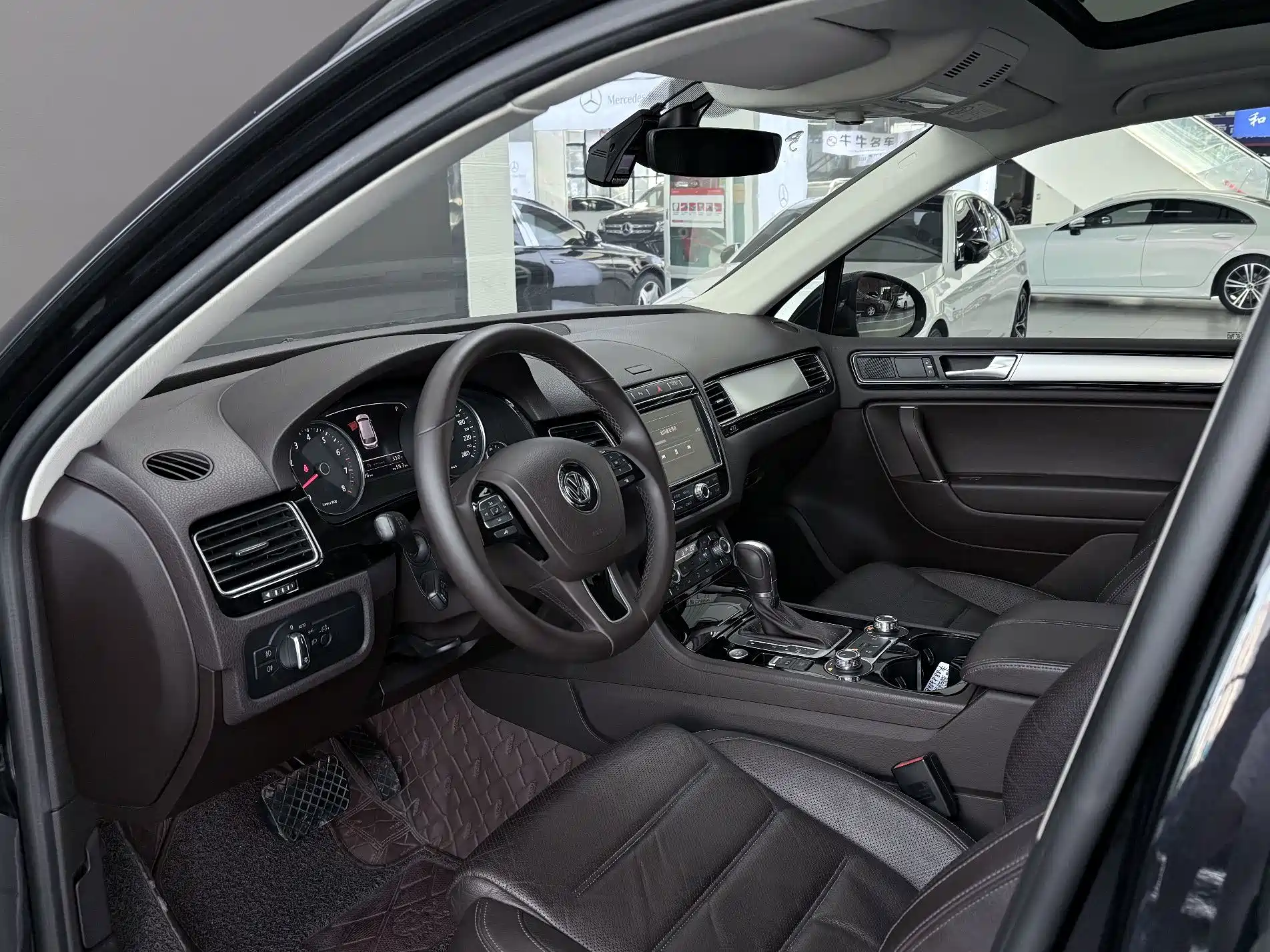 Фото 7 - Volkswagen Touareg