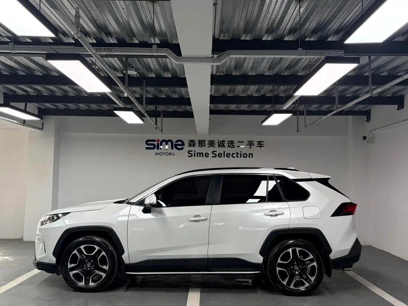 Toyota RAV4 Rongfang 2022 2.0L CVT 2WD Premium Edition фото 3