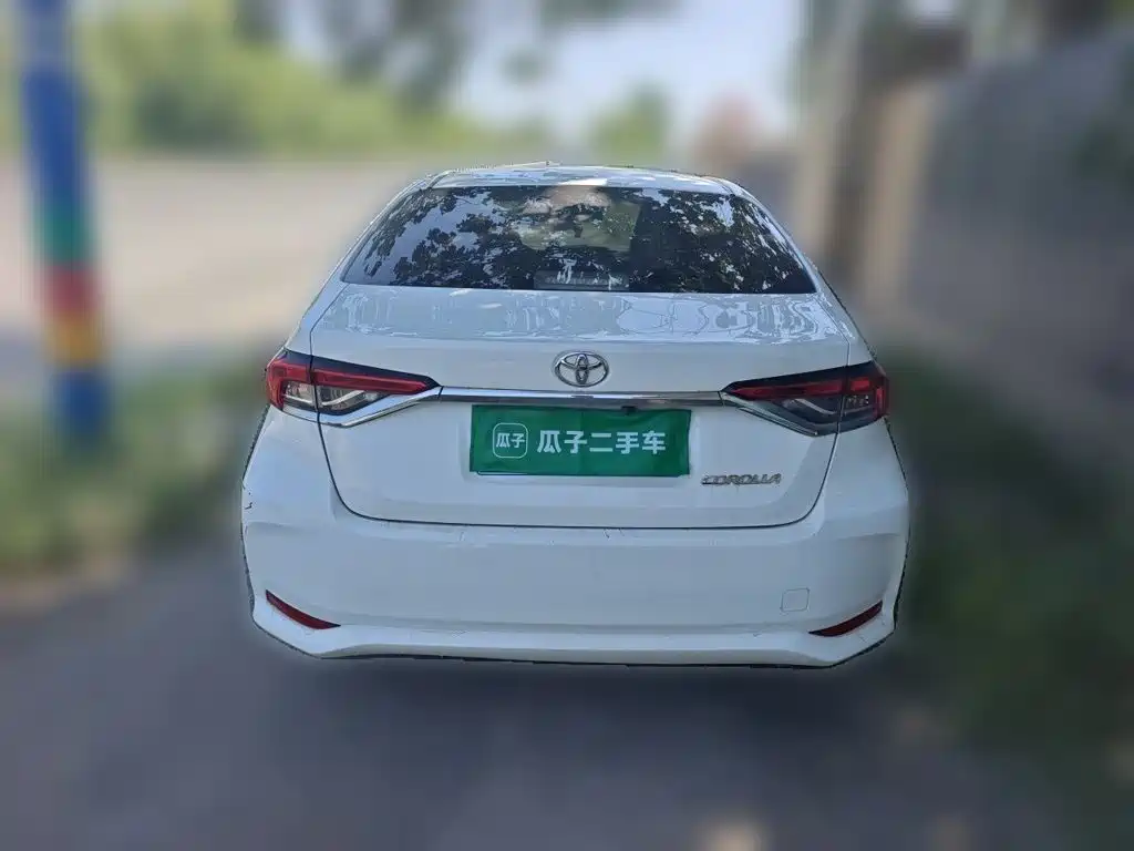 Фото 3 - Toyota Corolla