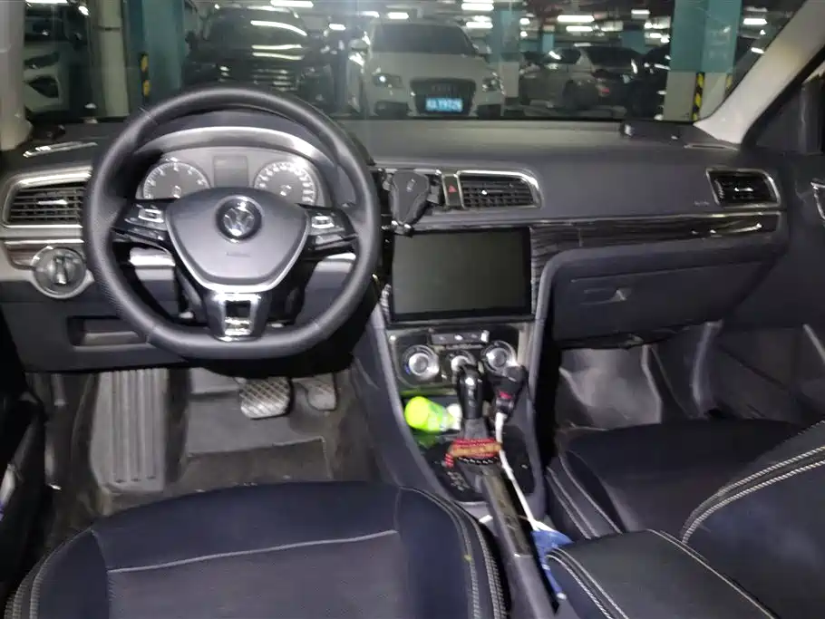 Volkswagen Lavida 2015 1.6L Automatic Trend Edition фото 12