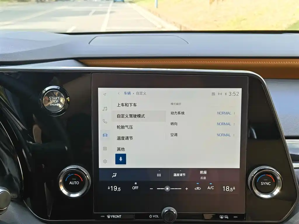 Фото 18 - Lexus RX