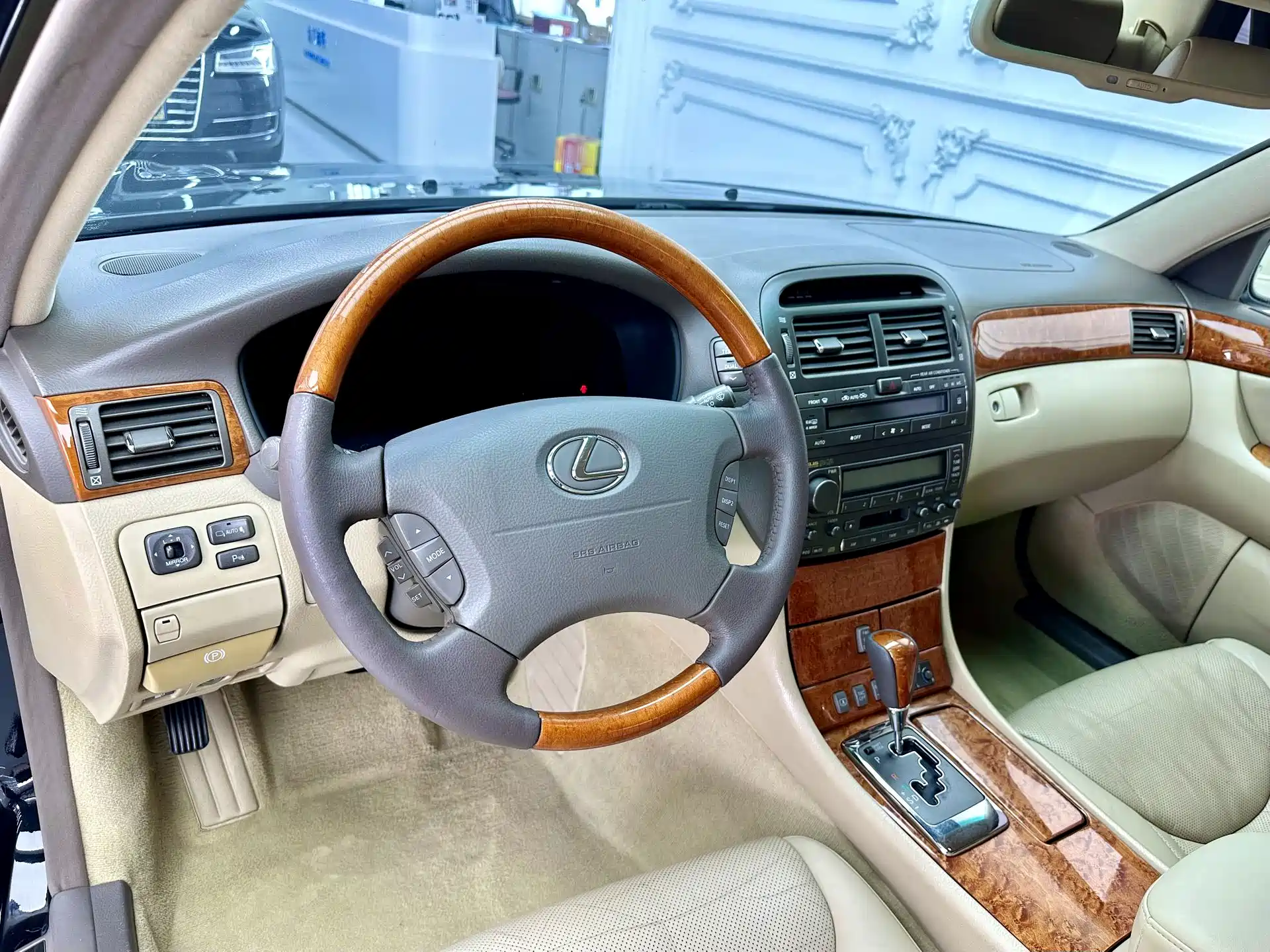 Фото 5 - Lexus LS