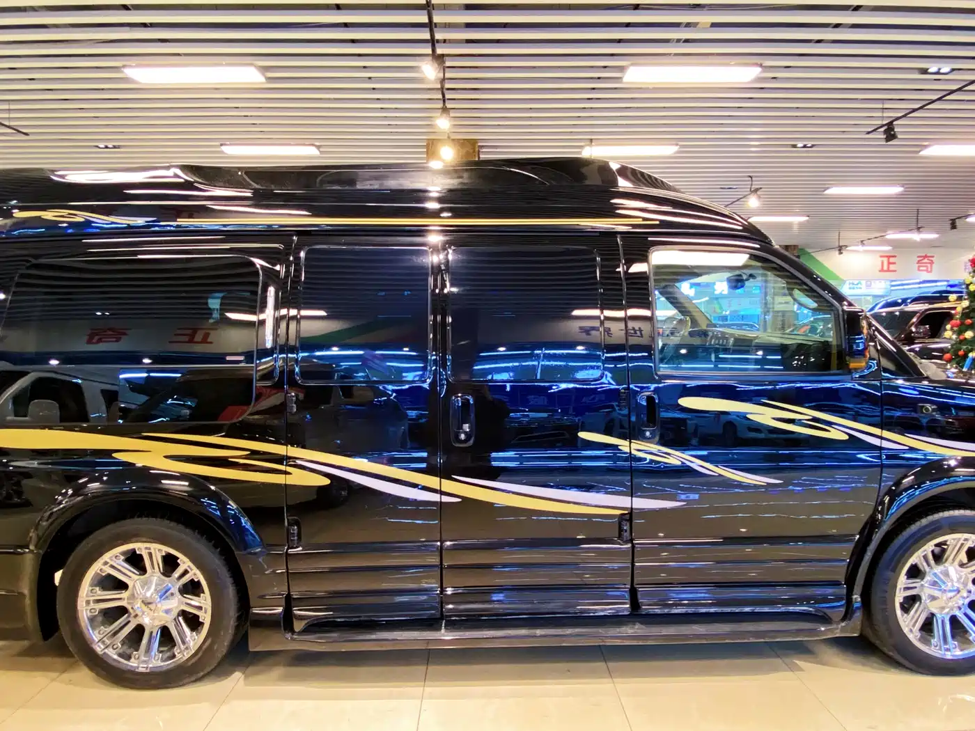 GMC Savana 2016 5.3L G550S 4WD Prestige Edition фото 5