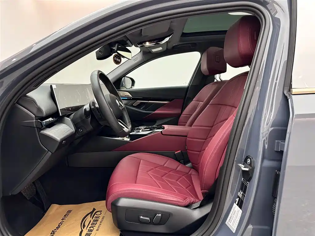 BMW 5 Series 2024 525Li M Sport Package фото 8