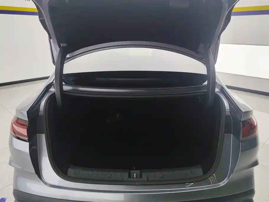 BYD Qin L 2024 DM-i 80KM Leading Edition фото 4