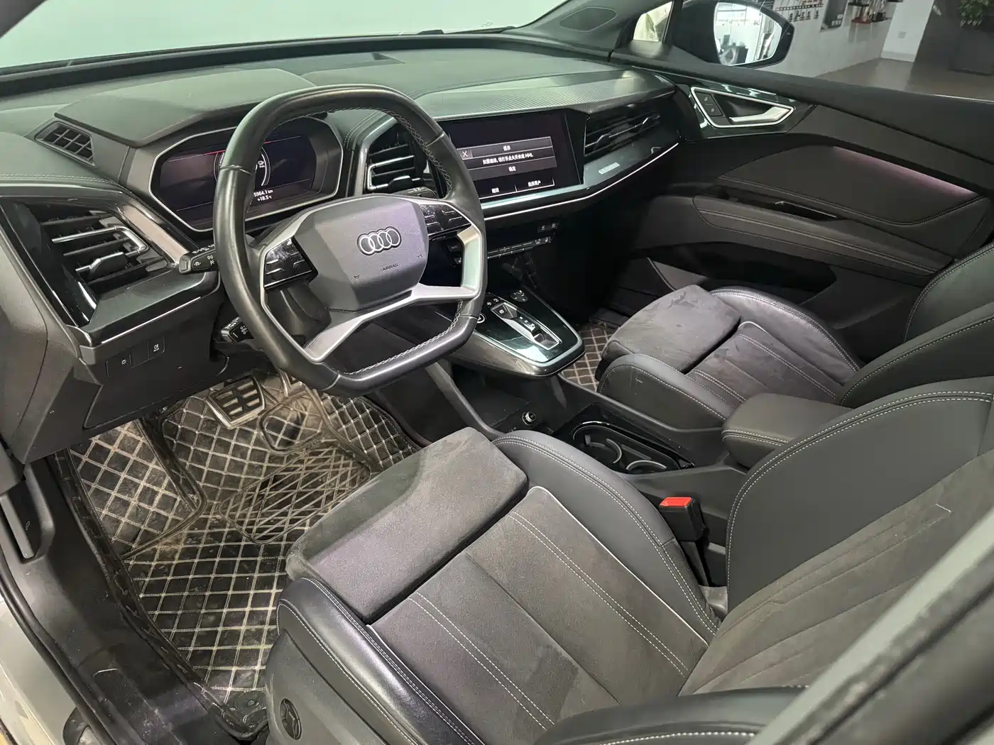 Audi Q4 e-tron 2023 40 e-tron Innovation Edition фото 9