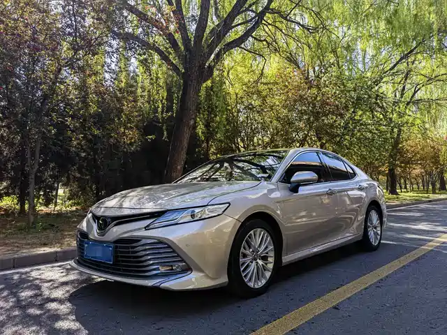 TOYOTA CAMRY