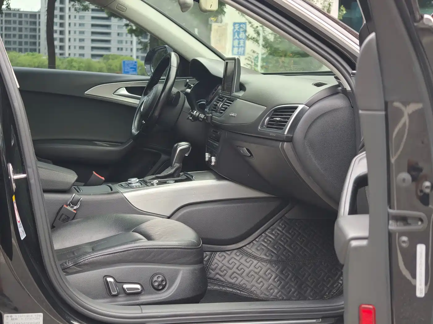 Фото 14 - Audi A6L