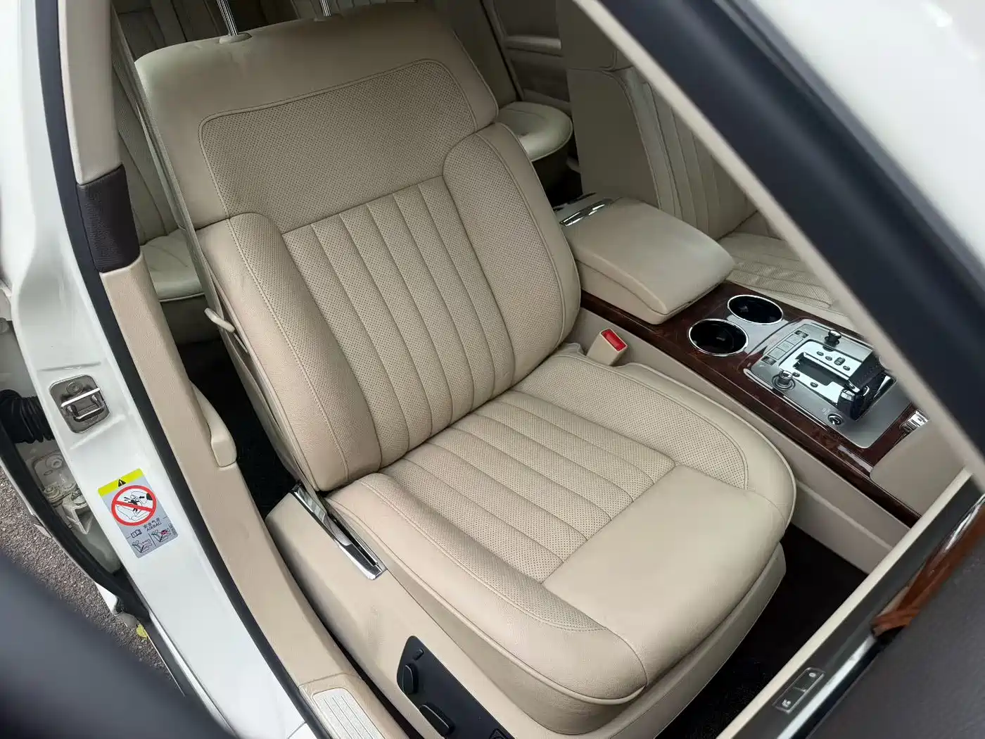 Volkswagen Phaeton 2012 3.6L Premium Custom фото 6