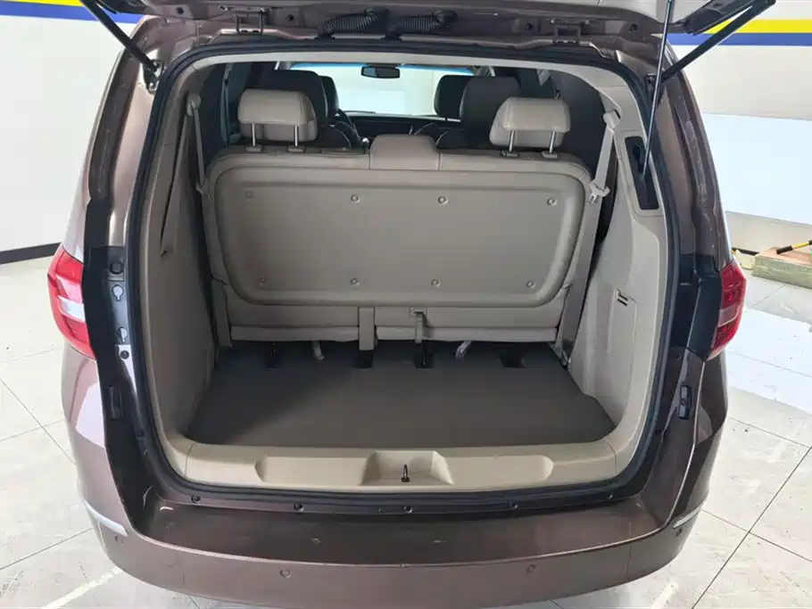 Buick GL8 2018 28T Premium Model China VI фото 4
