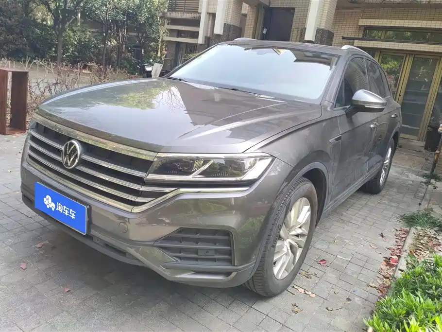 VOLKSWAGEN TOUAREG