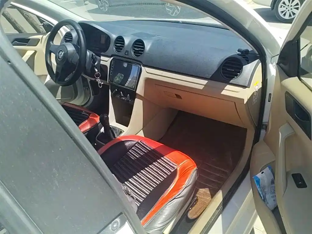 Volkswagen Jetta 2015 1.6L Manual Trend фото 11