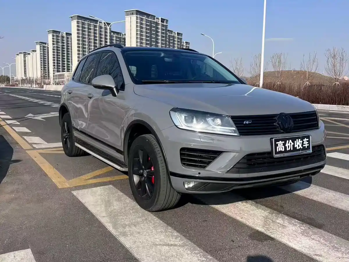 VOLKSWAGEN TOUAREG