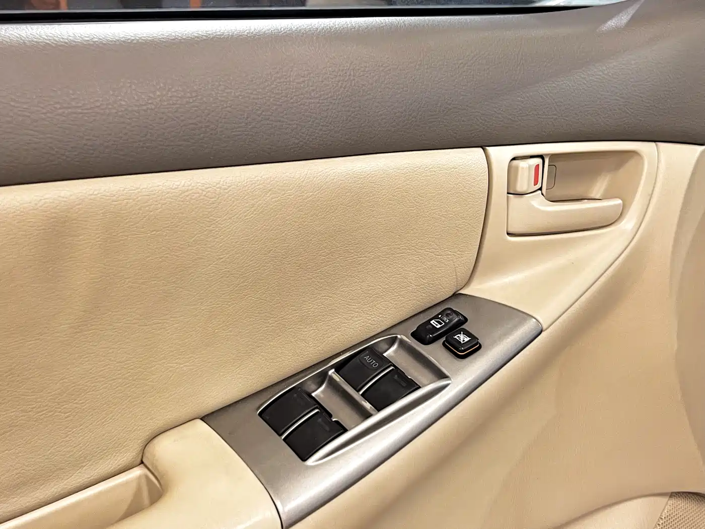 Toyota Corolla 2011 1.6L Automatic Luxury Edition фото 21