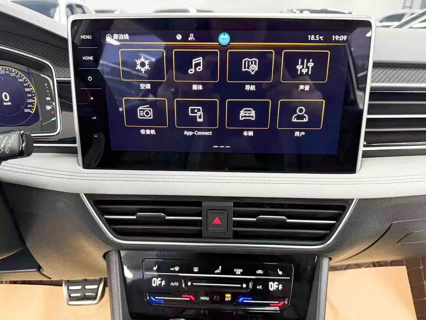 Volkswagen Tiguan L 2024 330TSI Automatic 2WD R-Line Premium Enjoyment Edition фото 11