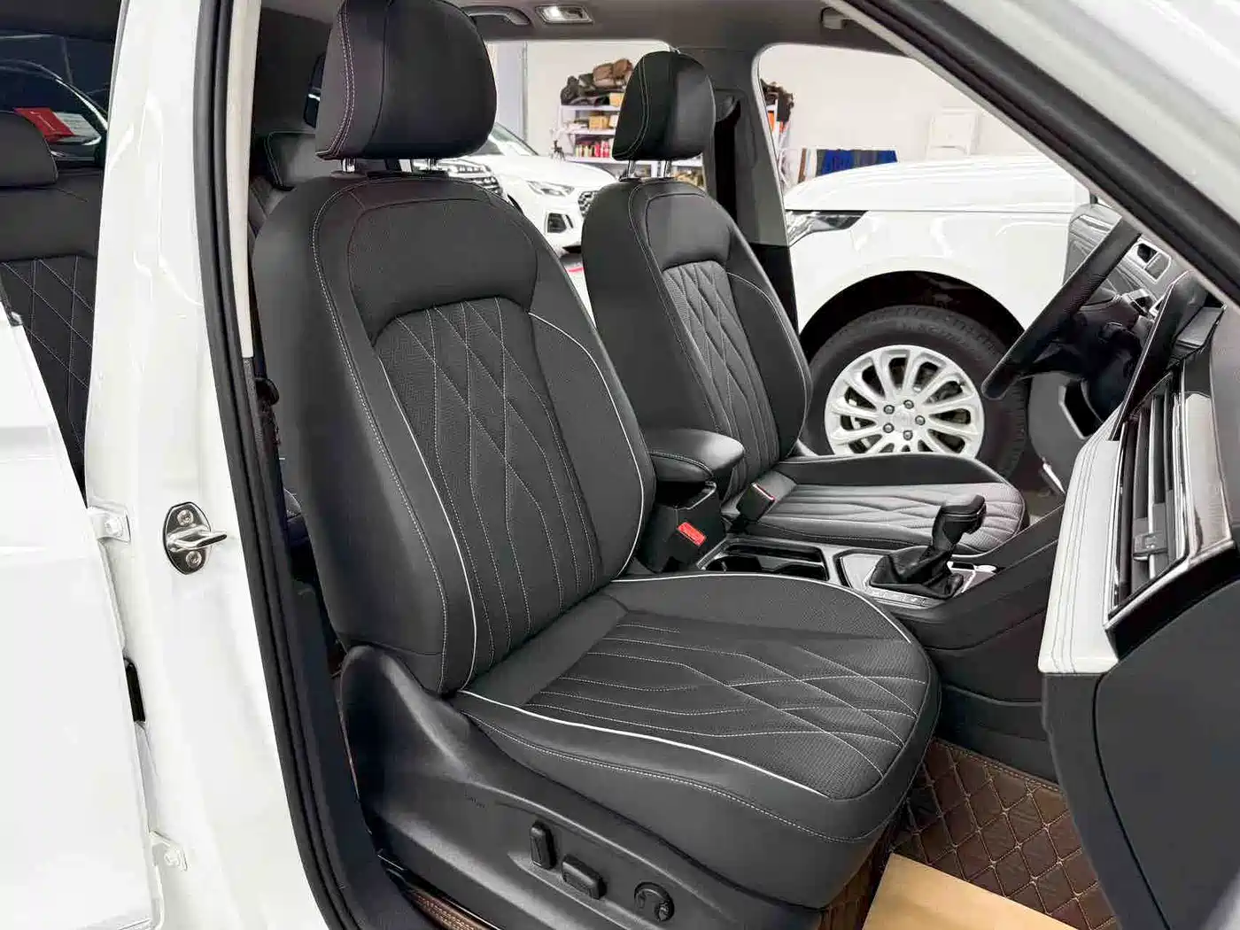 Volkswagen Tiguan L 2024 330TSI Automatic 2WD R-Line Premium Enjoyment Edition фото 17