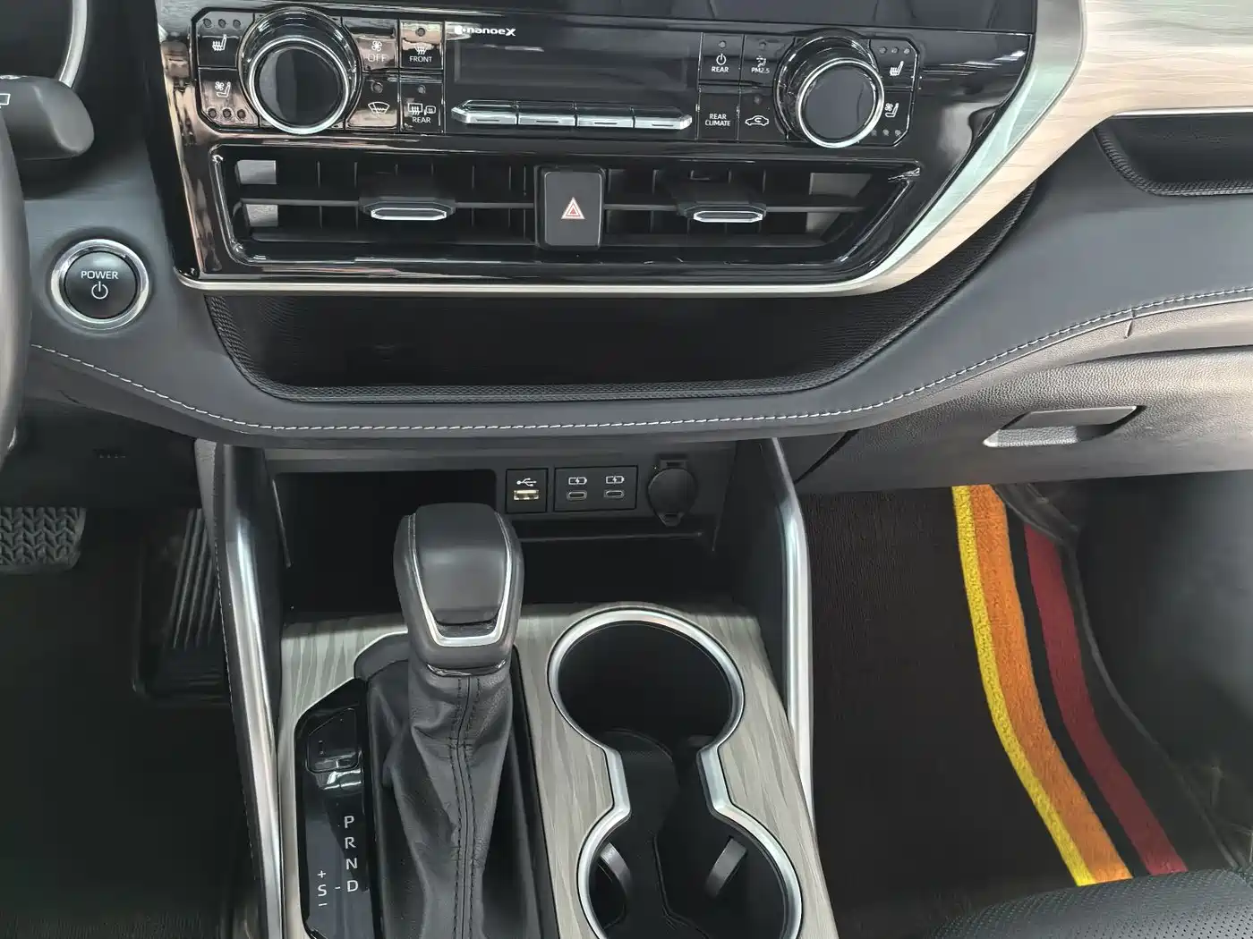 Toyota Highlander 2024 2.5L Smart Hybrid 4WD Premium 7-seater фото 9