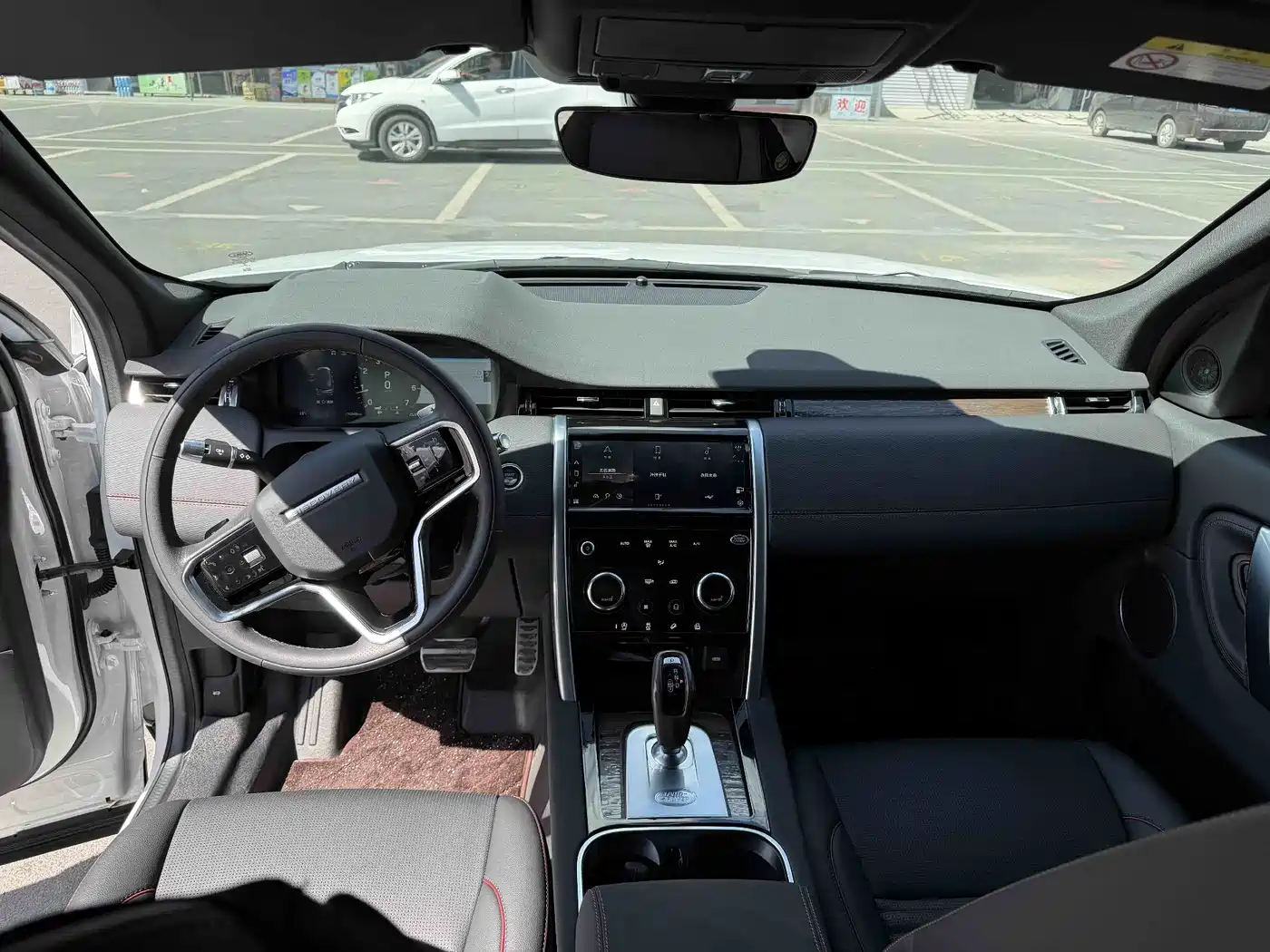 Land Rover Discovery Sport 2022 Model 249PS R-Dynamic S Performance Edition 5-Seater фото 5