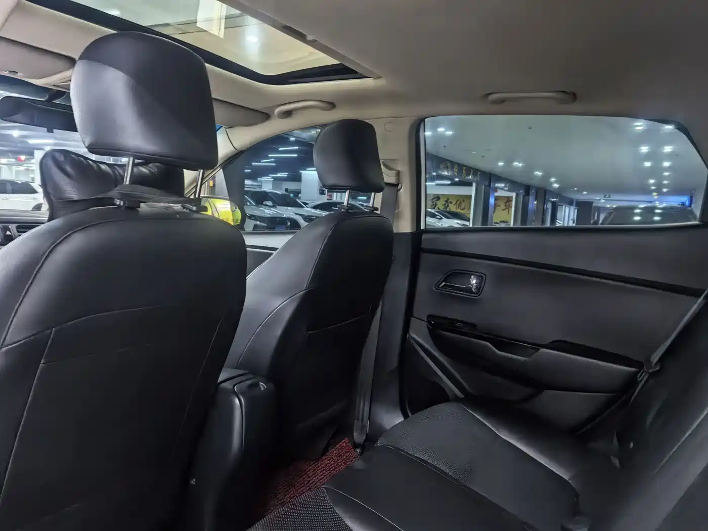 Kia K2 2012 Hatchback 1.6L AT Premium фото 9