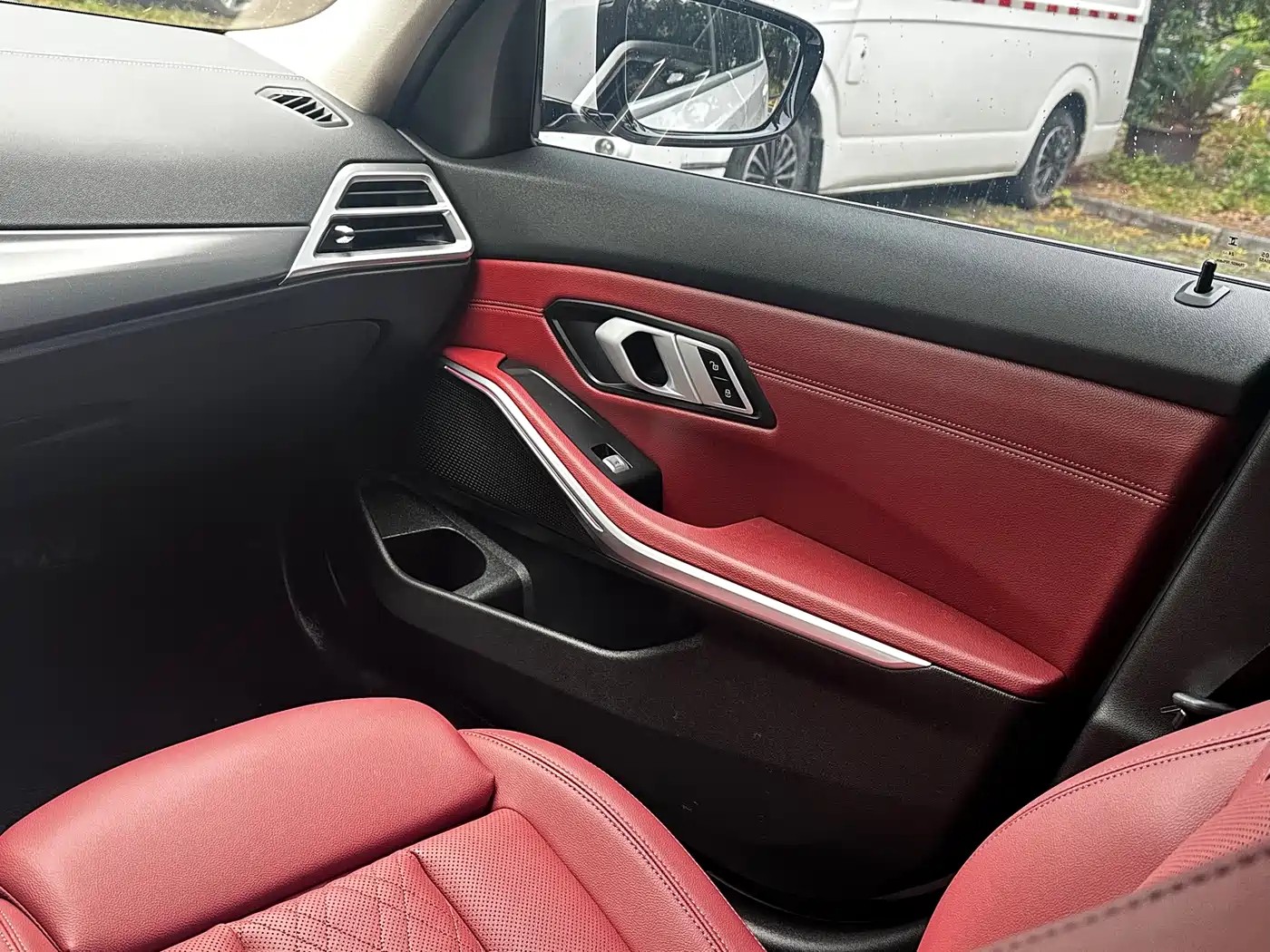 BMW 3 Series 2025 325i M Sport Package фото 9