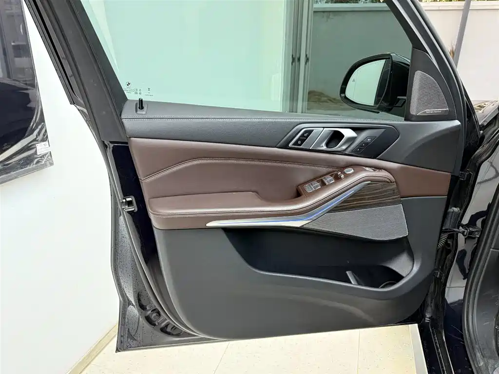 BMW X5 2022 Model xDrive 40Li M Sport Package фото 18