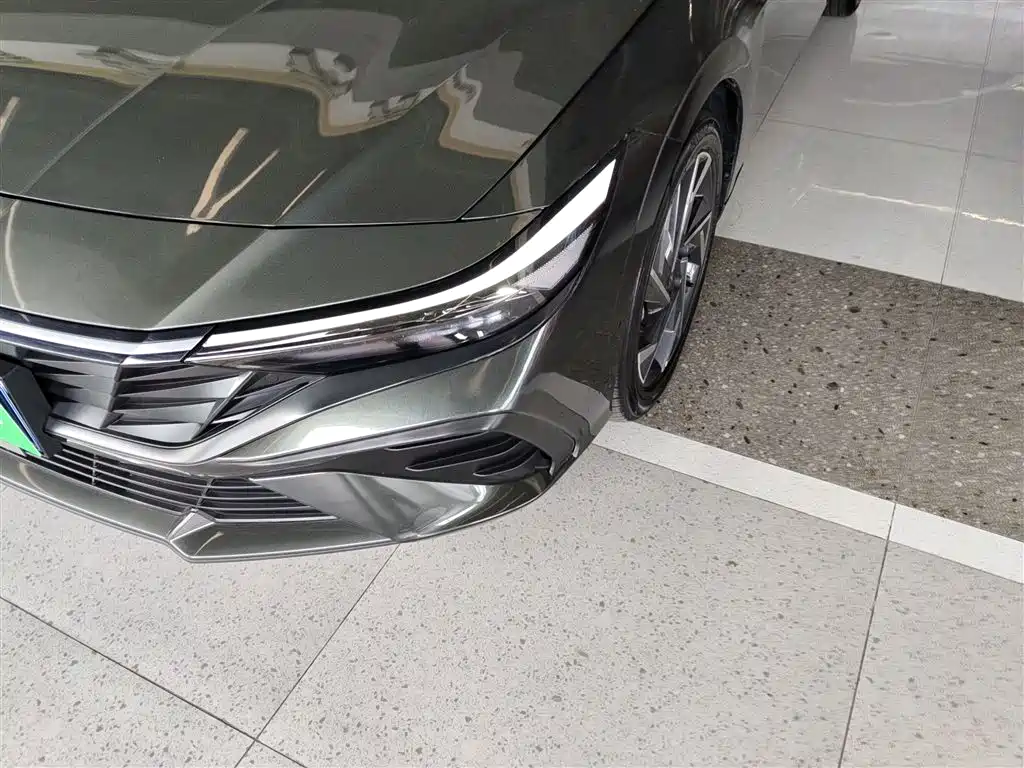 Hyundai Elantra 2023 Model 1.5L CVT LUX Premium Edition фото 3