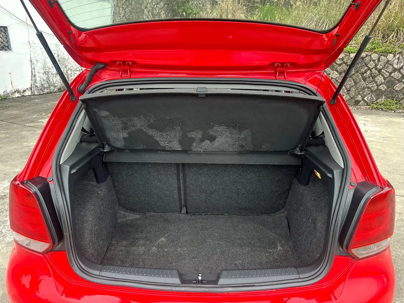 Volkswagen Polo 2011 1.6L Automatic Style Edition фото 6