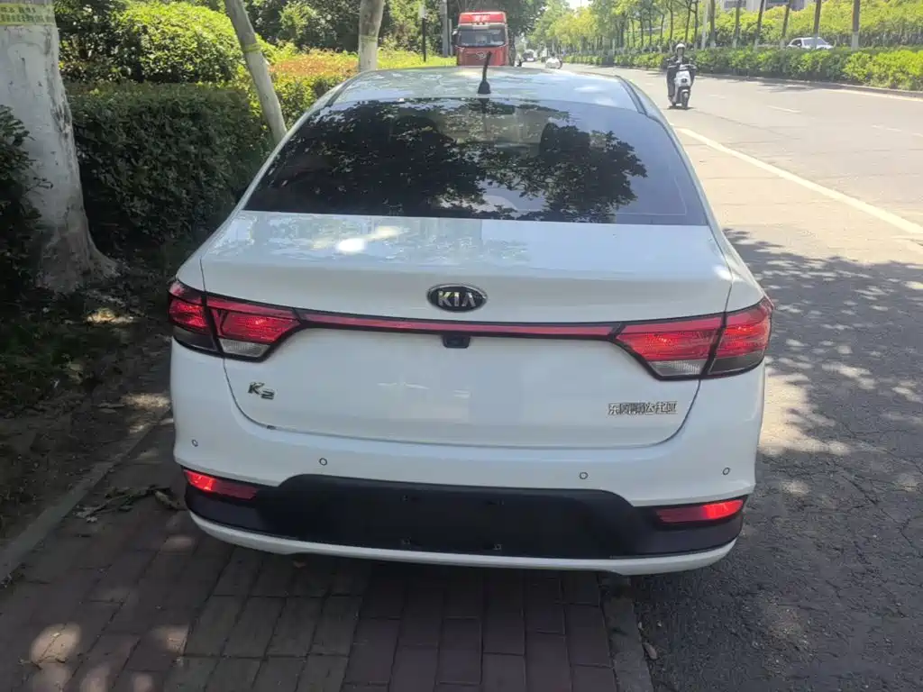 Kia K2 2017 2017 Sedan 1.4L AT GLS