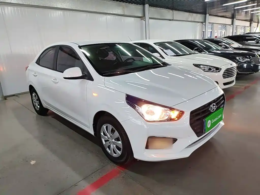 Photo 4 - Hyundai Verna