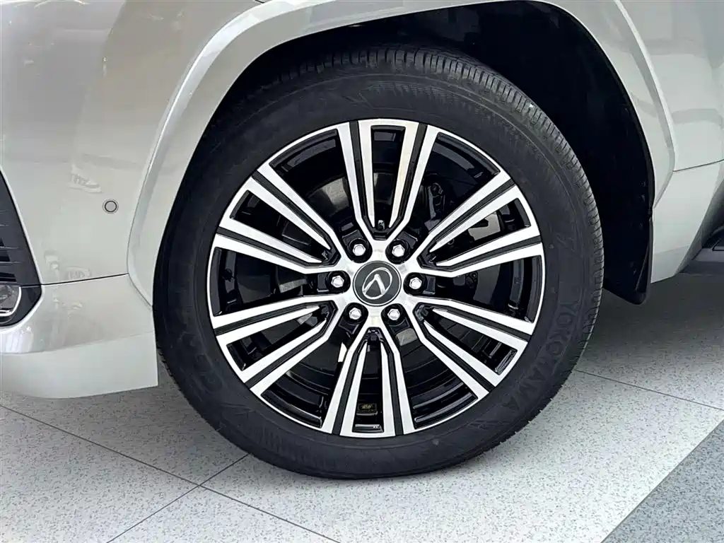 Lexus LX 2025 700h Boundary Edition фото 36