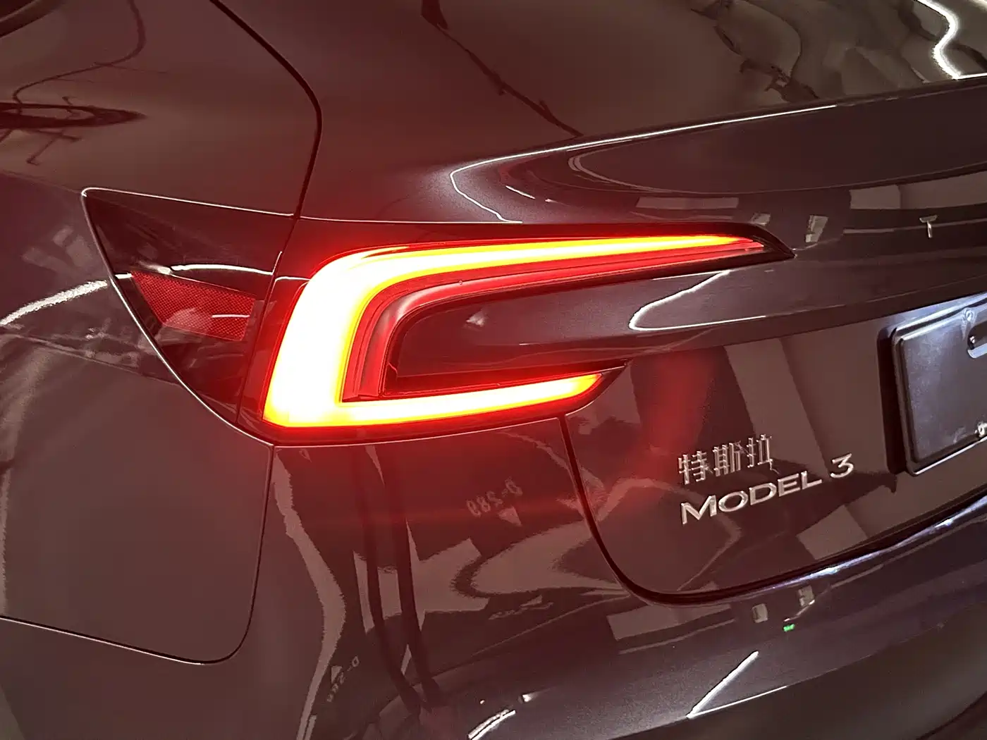 TESLA MODEL 3