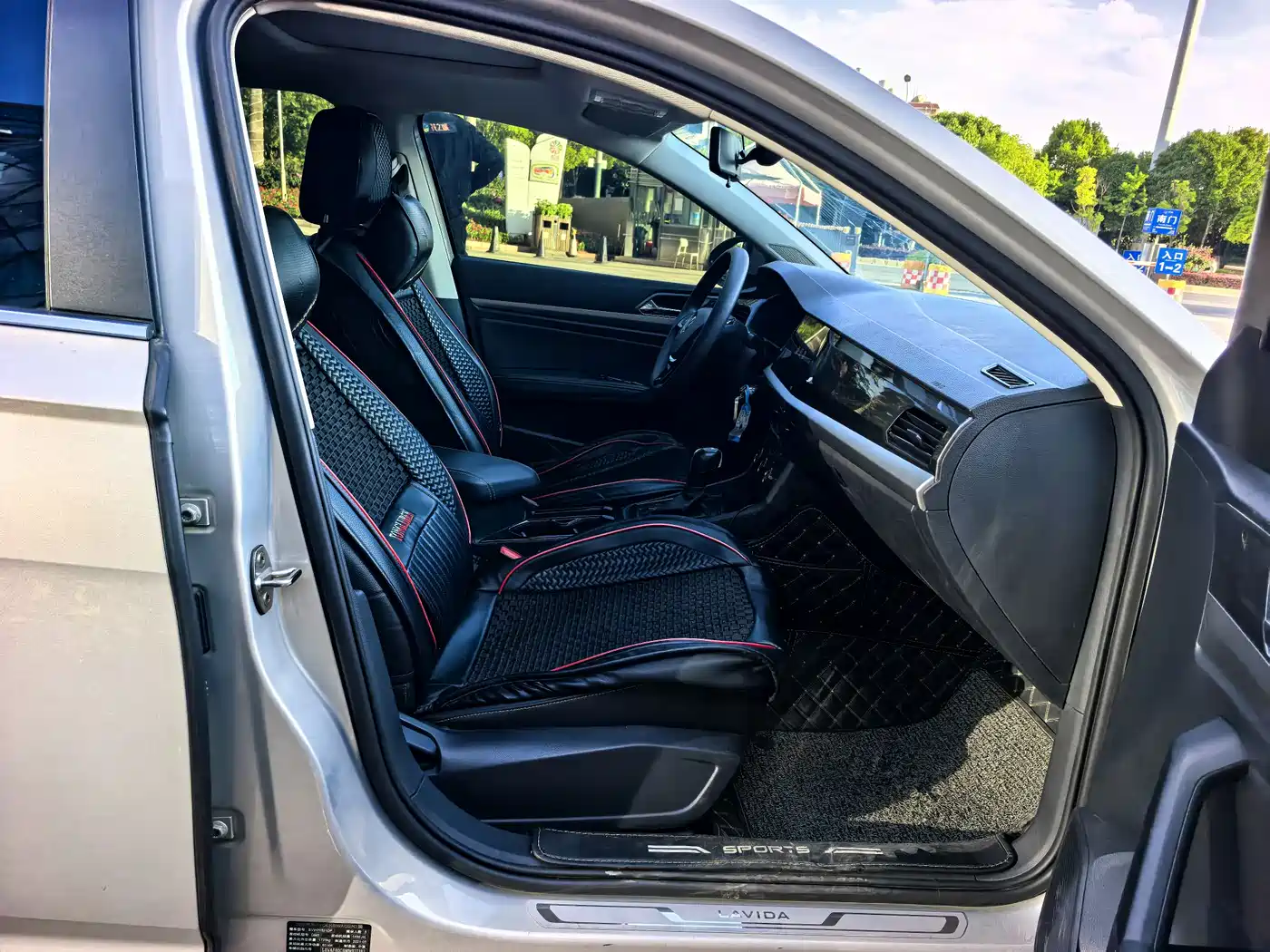 Volkswagen Lavida 2021 1.5L Auto Comfort Edition фото 4