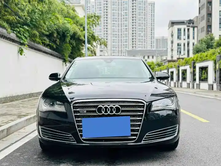 Фото 1 - Audi A8