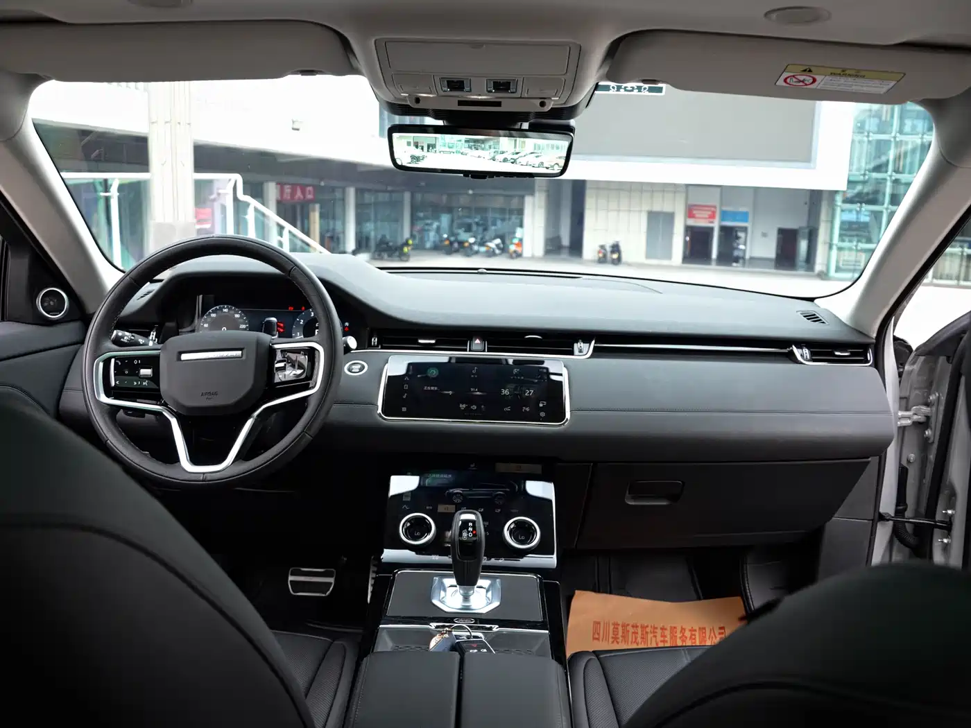 Land Rover Range Rover Evoque 2023 Range Rover Evoque L 249PS Corinthian Bronze Special Edition фото 22