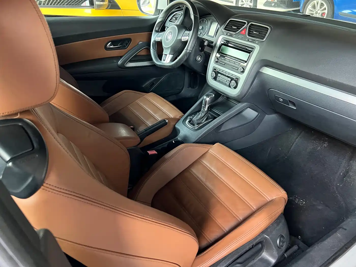 Volkswagen Scirocco 2011 2.0TSI Luxury фото 4
