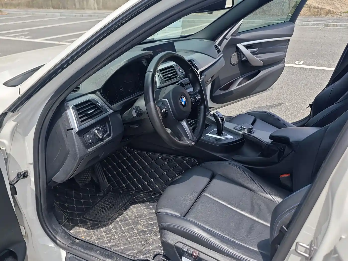 BMW 3 Series 2019 320i M Sport Black Night Edition фото 8