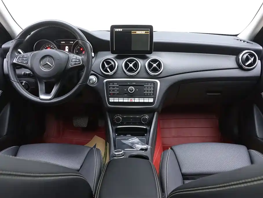Mercedes-Benz GLA 2017 GLA 220 4MATIC Fashion фото 26