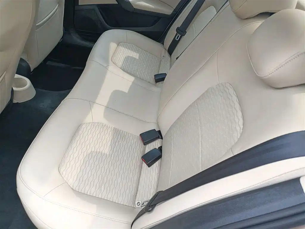 Škoda Rapid 2013 1.6L Automatic Smart Selection фото 13