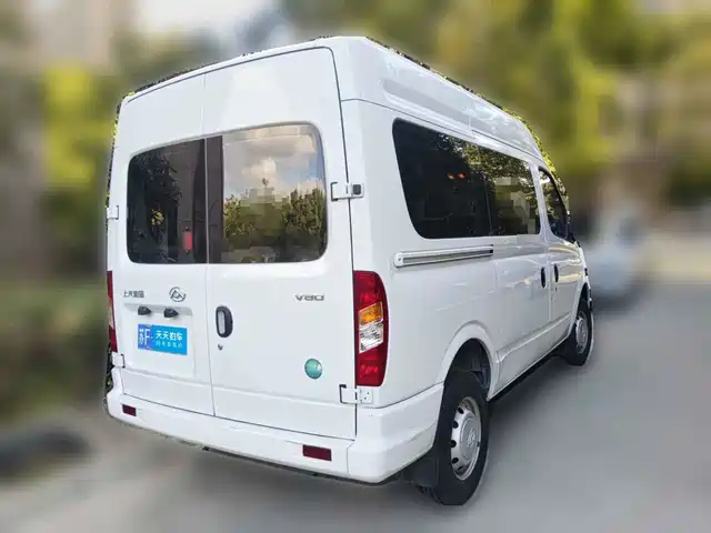 SAIC Maxus Xintu V80 2024 Model Year Aoyunton Value Edition 6MT Short Wheelbase Medium Roof 127Ps 5/6-Seater — фото 5