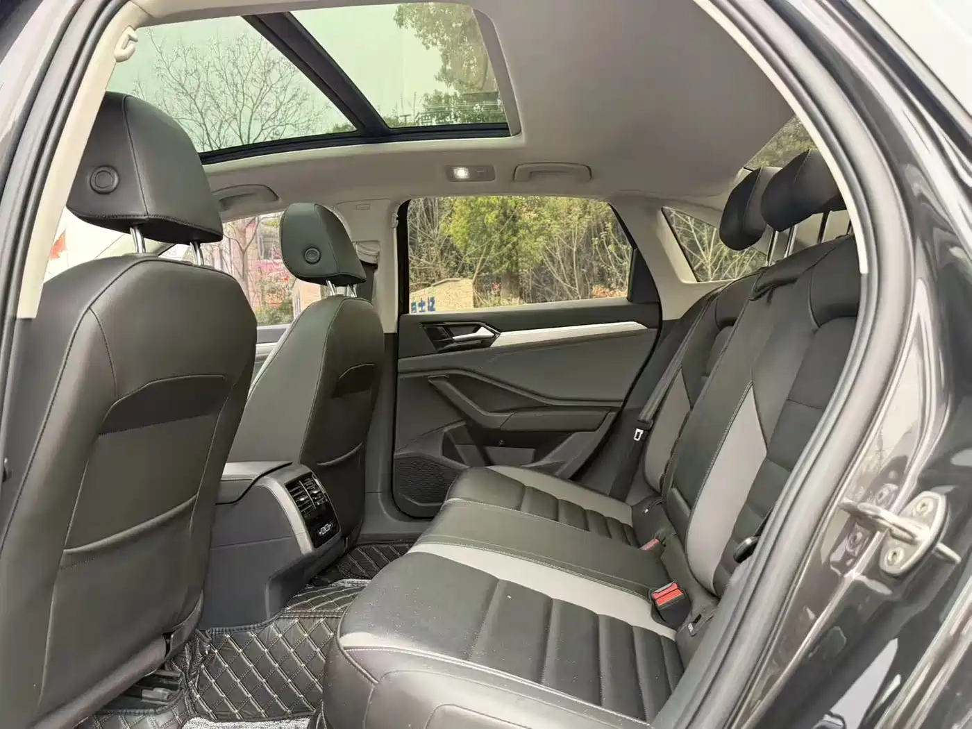 Volkswagen Sagitar 2022 280TSI DSG Surpassing Edition фото 7
