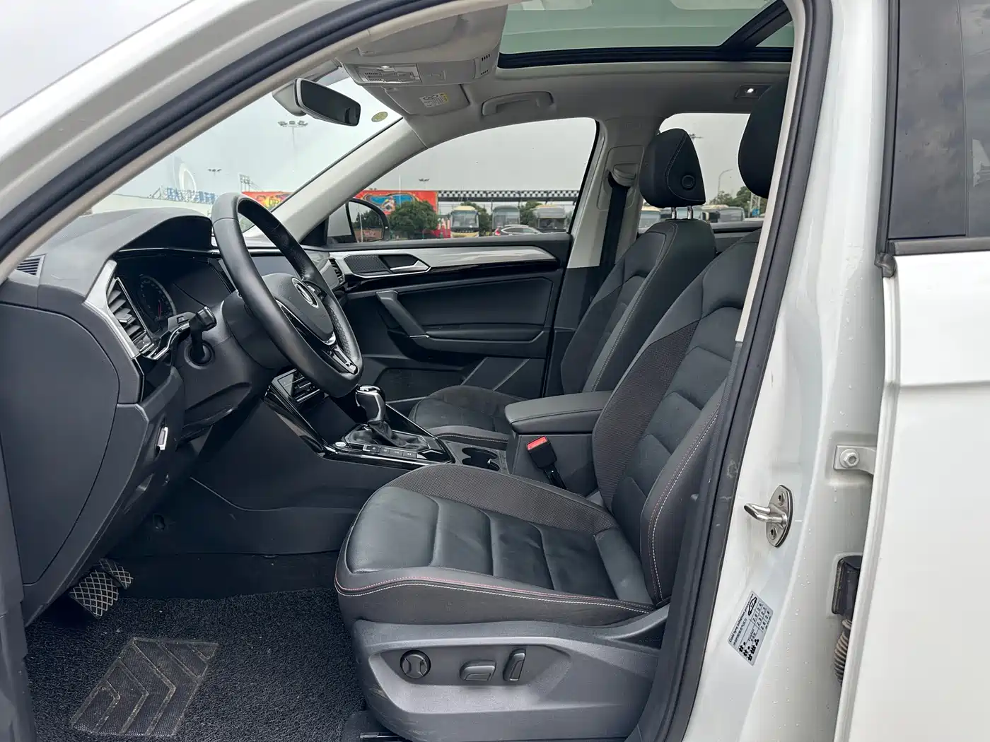 Volkswagen Tayron 2022 280TSI 2WD Luxury Smart Connect Edition фото 8