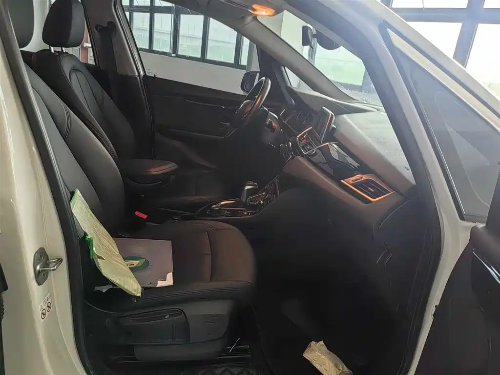 BMW 2 Series Touring 2018 218i Luxury Line фото 11