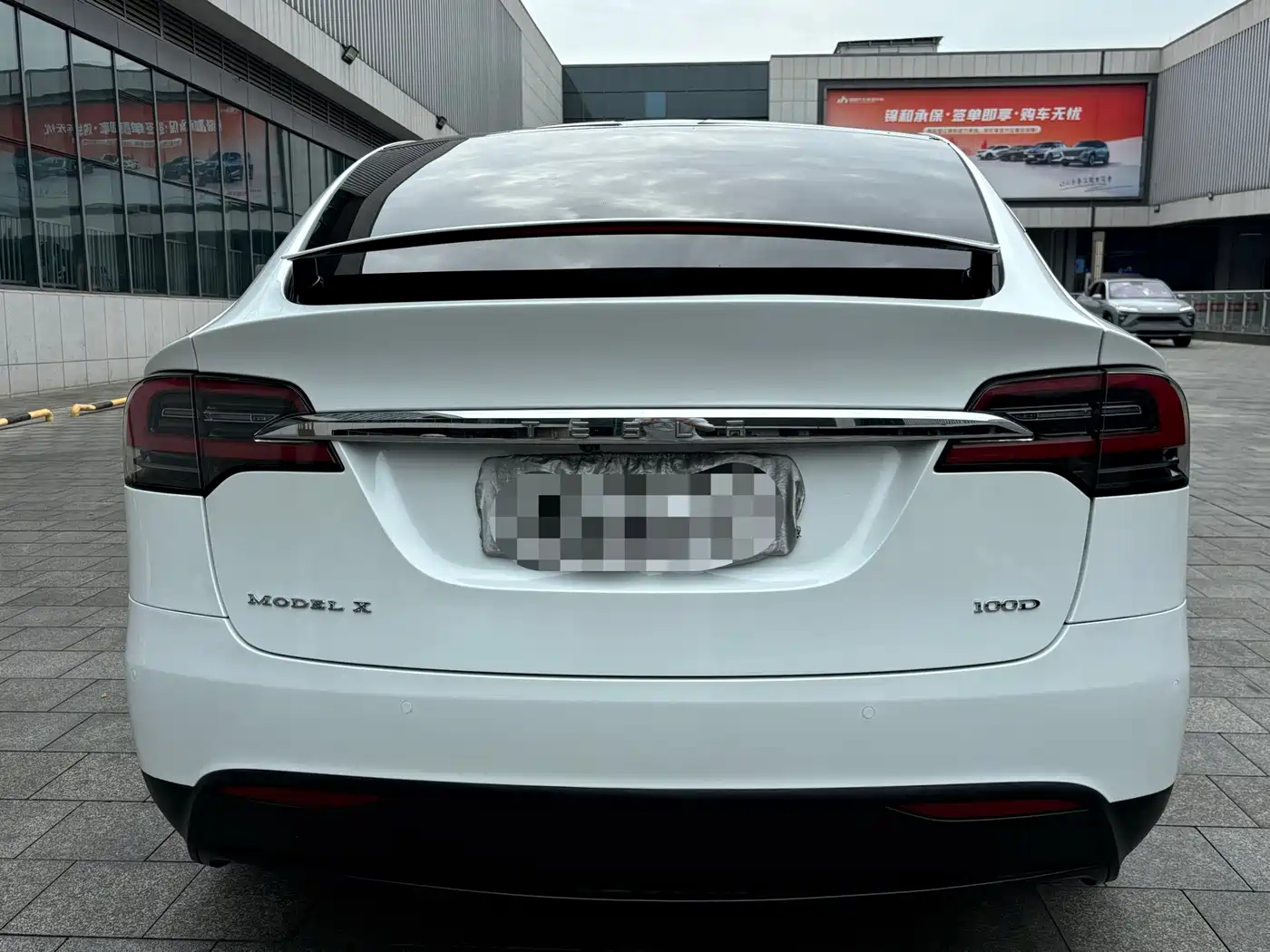 TESLA MODEL X