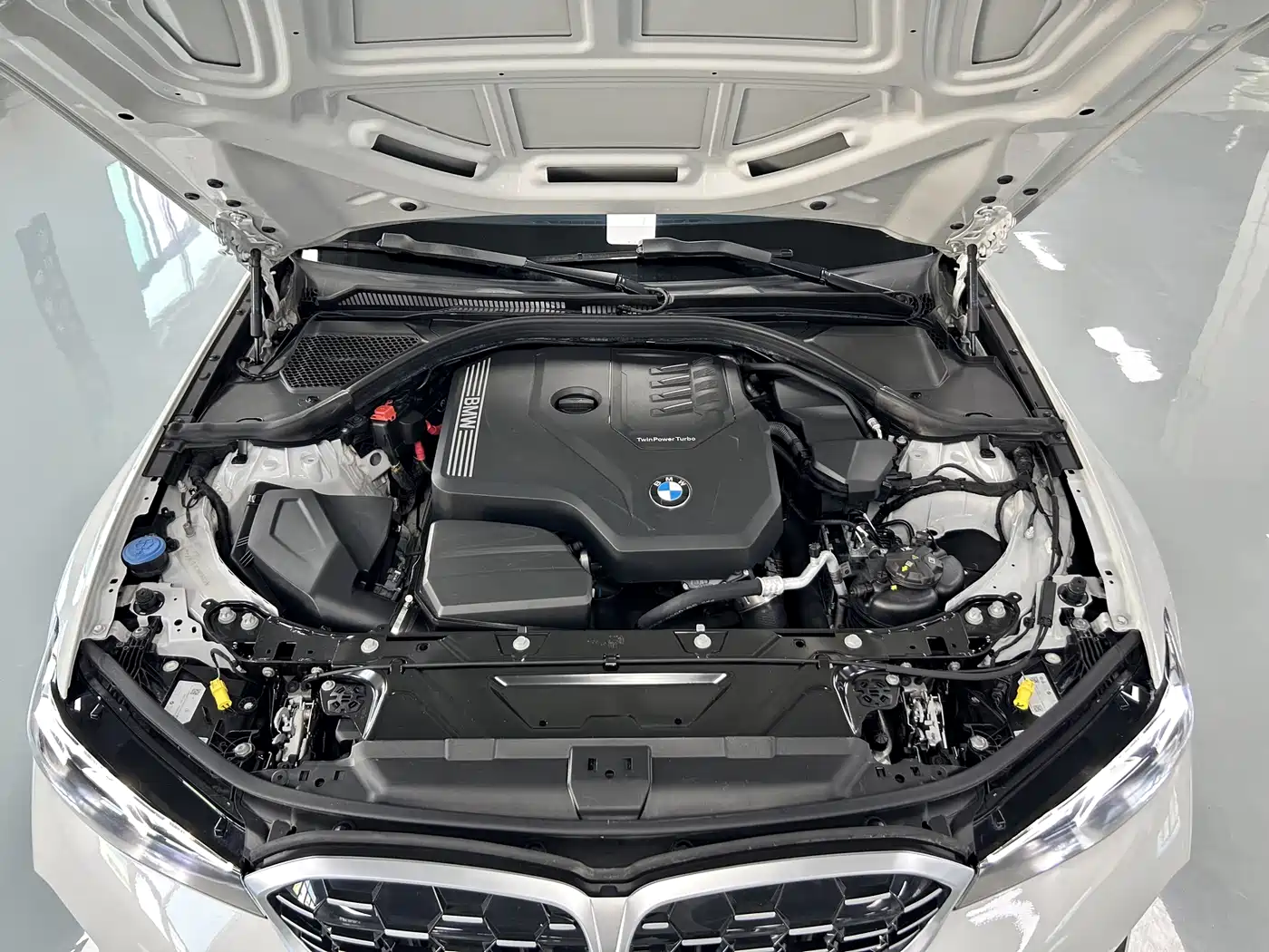 BMW 3 Series 2024 325Li M Sport Package фото 16
